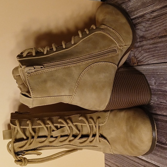 XOXO Woman's Tan Boots 7.5 - Picture 2 of 5
